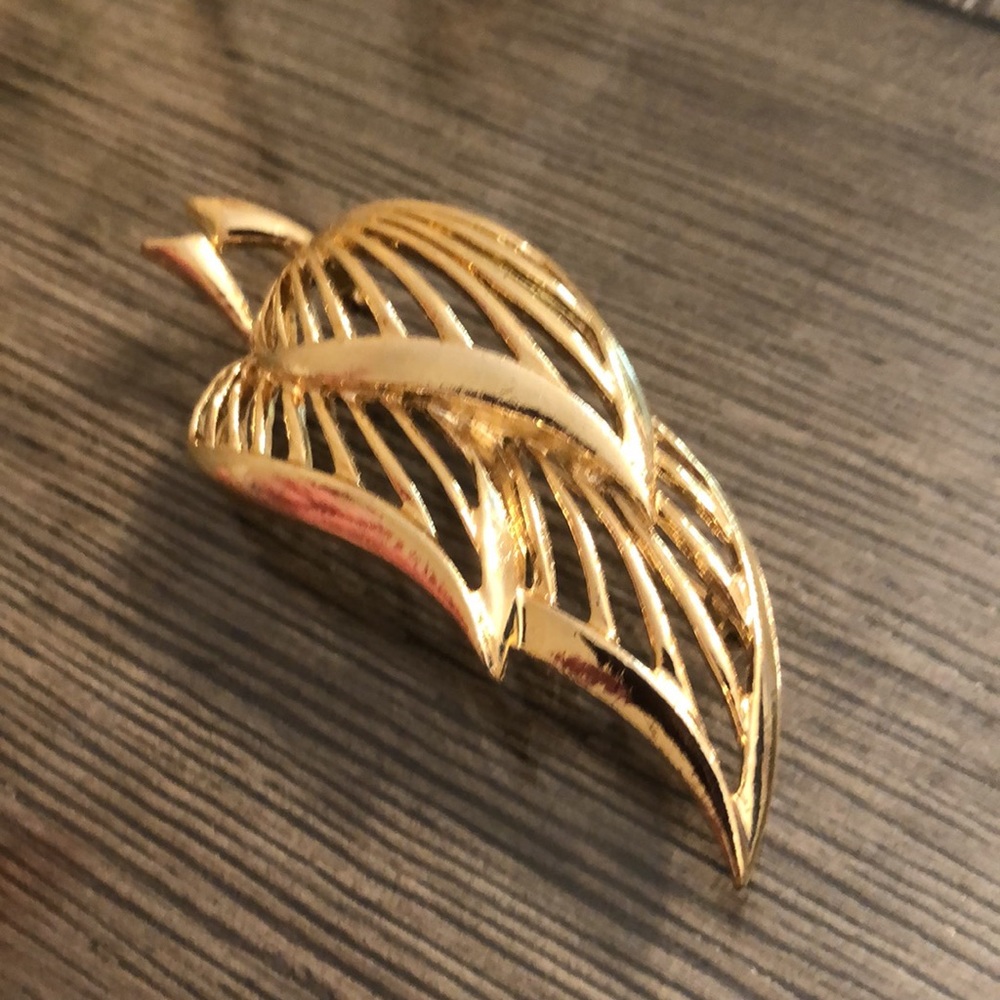 Vintage Goldtone Leaf Cluster Pin - Picture 2 of 14